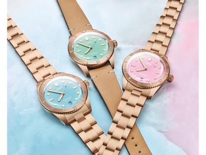 Oris Divers Sixty-Five Cotton Candy Automatik Bronze 38mm grünes Zifferblatt Metallband – Damenuhren Uhr mit Datum aus Bronze. Das Gehäuse ist rund und roségold. Das Metallarmband ist roségold. Das Zifferblatt ist ein Index in grün. – Ansicht 4
