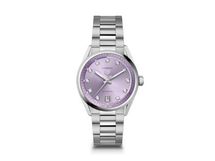 TAG Heuer Carrera Date Automatik Edelstahl 36mm fliederfarbenes Zifferblatt mit Brillanten Metallband – Damenuhren Uhr mit Datum aus Edelstahl. Das Gehäuse ist rund und silber. Das Edelstahlarmband ist silber. Das Zifferblatt ist ein Index in lila.