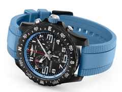 Breitling Endurance Pro 44 Chronograph Quarz Breitlight schwarzes Zifferblatt blaues Kautschukband – Herrenuhren Chronograph aus Kautschuk und Sonstiges. Das Gehäuse ist rund und schwarz. Das Kautschuk / Kunststoff / Silikon Armband ist blau. Das Zifferblatt ist arabisch Index und schwarz. – Ansicht 3