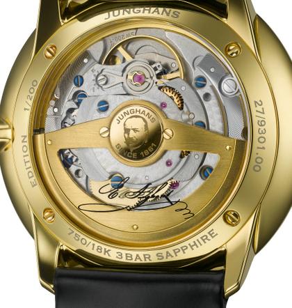 Junghans Meister fein Automatic Edition Erhard Gelbgold 39,5mm weißes Zifferblatt schwarzes Lederband – Herrenuhren Uhr mit Datum aus 750 Gelbgold. Das Gehäuse ist rund und gelbgold. Das Lederarmband ist schwarz. Das Zifferblatt ist römisch und weiß. – Ansicht 5