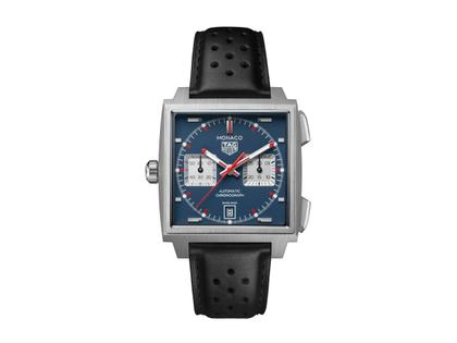 TAG Heuer Monaco Chronograph Automatik Titan 39mm blaues Zifferblatt schwarzes Lederband – Herrenuhren Chronograph aus Titan. Das Gehäuse ist quadratisch und grau. Das Lederarmband ist schwarz. Das Zifferblatt ist ein Index in blau.
