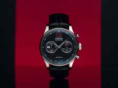 Union Glashütte Noramis Chronograph Paul Pietsch Sonderedition Automatik Edelstahl 42mm schwarzes Zifferblatt schwarzes Lederband – Herrenuhren Chronograph aus Edelstahl. Das Gehäuse ist rund und silber. Das Lederarmband ist schwarz. Das Zifferblatt ist arabisch Index und schwarz. – Ansicht 6