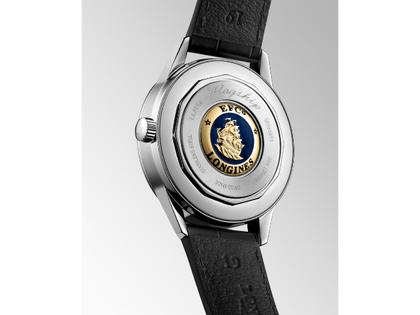 Longines Flagship Heritage Automatik Edelstahl 38,5mm grünes Zifferblatt schwarzes Lederband – Herrenuhren Uhr mit Datum aus Edelstahl und Leder. Das Gehäuse ist rund und silber. Das Lederarmband Kroko / Alligator ist schwarz. Das Zifferblatt ist ein Index in grün. – Ansicht 3