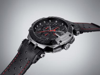 Tissot T-Race MotoGP                2022 Chronograph  Limited Edition Automatik schwarz PVD – Herrenuhren Chronograph aus Edelstahl und PVD beschichtet. Das Gehäuse ist rund und silber. Das Lederarmband ist schwarz. Das Zifferblatt ist arabisch und schwarz. – Ansicht 4