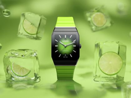 Rado Anatom Automatik Keramik 32,5mm schwarz-grünes Zifferblatt grünes Kautschukband – Damenuhren Uhr mit Datum aus Edelstahl, Kautschuk, Keramik und PVD beschichtet. Das Gehäuse ist rechteckig und schwarz. Das Kautschuk / Kunststoff / Silikon Armband ist grün. Das Zifferblatt ist ein Index in grün. – Ansicht 6