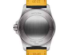 Breitling Avenger Automatik 42 Edelstahl schwarzes Zifferblatt schwarzes Lederband – Herrenuhren Uhr mit Datum aus Edelstahl und Leder. Das Gehäuse ist rund und silber. Das Lederarmband ist schwarz. Das Zifferblatt ist ein Index in schwarz. – Ansicht 4