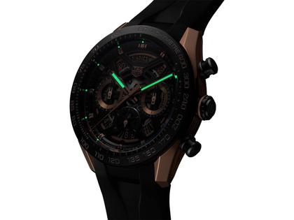 TAG Heuer Carrera Chronograph Extreme Sport Automatik Titan und Roségold 44mm skelettiertes Zifferblatt schwarzes Kautschukband – Herrenuhren Chronograph aus 750 Rotgold, Keramik und Titan. Das Gehäuse ist rund und roségold. Das Kautschuk / Kunststoff / Silikon Armband ist schwarz. Das Zifferblatt ist ein Index in schwarz. – Ansicht 3