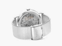 Nomos Glashütte Tangente 35 neomatik Ärzte ohne Grenzen Automatik Edelstahl 35mm weißes Zifferblatt Metallband – Damenuhren Uhr ohne Datum aus Edelstahl. Das Gehäuse ist rund und silber. Das Edelstahlarmband ist schwarz. Das Zifferblatt ist arabisch Index und silber. – Ansicht 5