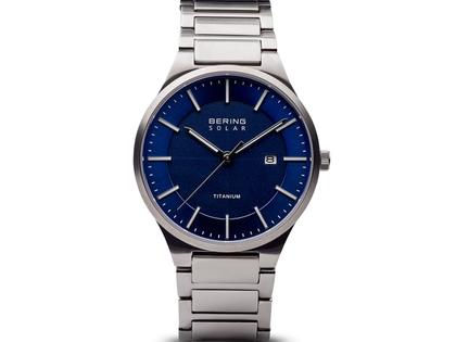 Bering 15239-777 Titan Herrenuhr Solar blaues Zifferblatt