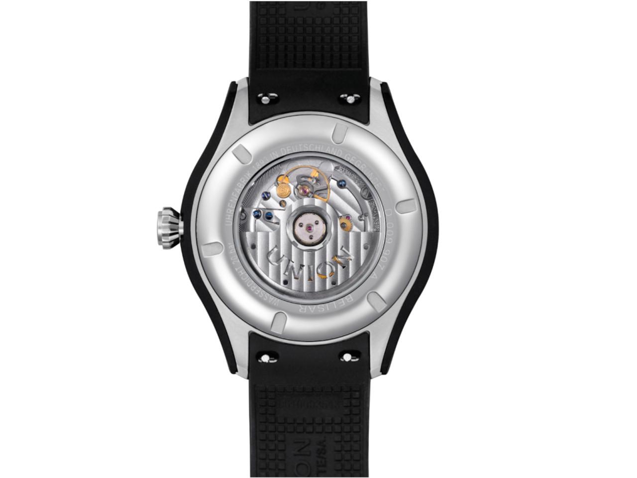 Union Glashütte Belisar  Datum Sport Automatik Edelstahl 45mm schwarzes Zifferblatt schwarzes Kautschukband – Herrenuhren Uhr mit Datum aus Edelstahl. Das Gehäuse ist rund und silber. Das Kautschuk / Kunststoff / Silikon Armband ist schwarz. Das Zifferblatt ist ein Index in schwarz. – Ansicht 3