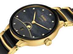 Rado Centrix Diamonds Quarz Edelstahl Gelbgold-PVD 35mm schwarzes Perlmutt-Zifferblatt mit Brillanten Metallband – Damenuhren Uhr mit Datum aus Edelstahl, Keramik und PVD beschichtet. Das Gehäuse ist rund und gelbgold. Das Edelstahlarmband ist gelbgold. Das Zifferblatt ist ein Index in schwarz. – Ansicht 2