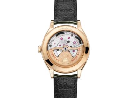 Omega Constellation Observatory Automatik Gelbgold 39mm goldenes Zifferblatt grünes Lederband – Herrenuhren Uhr ohne Datum aus 750 Gelbgold und Leder. Das Gehäuse ist rund und gelbgold. Das Lederarmband Kroko / Alligator ist grün. Das Zifferblatt ist ein Index in gelbgold. – Ansicht 3