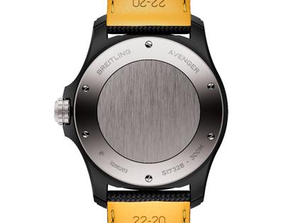 Breitling Avenger Automatik 42 Night Mission Keramik schwarzes Zifferblatt schwarzes Lederband – Herrenuhren Uhr mit Datum aus Carbon, Edelstahl, Keramik und Titan. Das Gehäuse ist rund und schwarz. Das Lederarmband ist schwarz. Das Zifferblatt ist arabisch Index und schwarz. – Ansicht 2