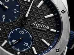 Alpina Alpiner Extreme Regulator Automatik Edelstahl 41mm graues Zifferblatt blaues Kautschukband – Herrenuhren Uhr ohne Datum aus Edelstahl und Kautschuk. Das Gehäuse ist rund und silber. Das Kautschuk / Kunststoff / Silikon Armband ist blau. Das Zifferblatt ist ein Index in grau. – Ansicht 6