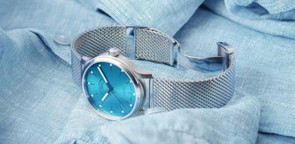 Mühle Glashütte Panova Türkisblau Automatik Edelstahl 40mm Metallband – Herrenuhren Uhr ohne Datum aus Edelstahl. Das Gehäuse ist rund und silber. Das Edelstahlarmband ist silber. Das Zifferblatt ist ein Index in blau. – Ansicht 5