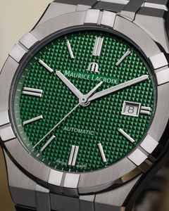 Maurice Lacroix Aikon Automatik Edelstahl 42mm grünes Zifferblatt Metallband – Herrenuhren Uhr mit Datum aus Edelstahl. Das Gehäuse ist rund und silber. Das Edelstahlarmband ist silber. Das Zifferblatt ist ein Index in grün. – Ansicht 3