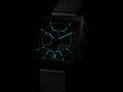 TAG Heuer Monaco Chronograph Automatik Titan 39mm skelettiertes Zifferblatt schwarzes Kautschuk-Lederband – Herrenuhren Chronograph aus DLC beschichtet und Titan. Das Gehäuse ist quadratisch und schwarz. Das Kautschuk / Kunststoff / Silikon Armband ist schwarz. Das Zifferblatt ist ein Index in schwarz. – Ansicht 6