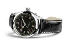 Hamilton Khaki Field Murph Automatik Edelstahl 38mm schwarzes Zifferblatt schwarzes Lederband – Herrenuhren Uhr ohne Datum aus Edelstahl und Leder. Das Gehäuse ist rund und silber. Das Lederarmband ist schwarz. Das Zifferblatt ist arabisch und schwarz. – Ansicht 3