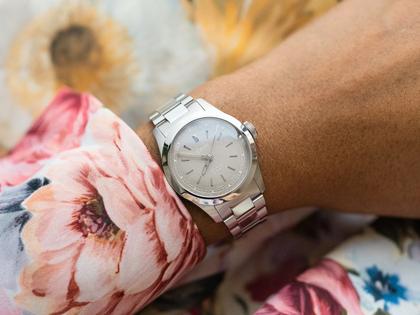 Oris Big Crown Automatik Edelstahl 34mm beiges Zifferblatt Metallband – Damenuhren Uhr ohne Datum aus Edelstahl. Das Gehäuse ist rund und silber. Das Edelstahlarmband ist silber. Das Zifferblatt ist ein Index in beige. – Ansicht 6