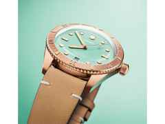 Oris Divers Sixty-Five Cotton Candy Automatik Bronze 38mm grünes Zifferblatt Metallband – Damenuhren Uhr mit Datum aus Bronze. Das Gehäuse ist rund und roségold. Das Metallarmband ist roségold. Das Zifferblatt ist ein Index in grün. – Ansicht 3