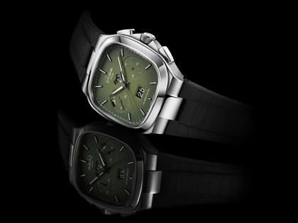 Glashütte Original Seventies Chronograph Panoramadatum Automatik Edelstahl 40mm Fab Green schwarzes Kautschukband – Herrenuhren Chronograph aus Edelstahl. Das Gehäuse ist quadratisch und silber. Das Kautschuk / Kunststoff / Silikon Armband ist schwarz. Das Zifferblatt ist ein Index in grün. – Ansicht 4
