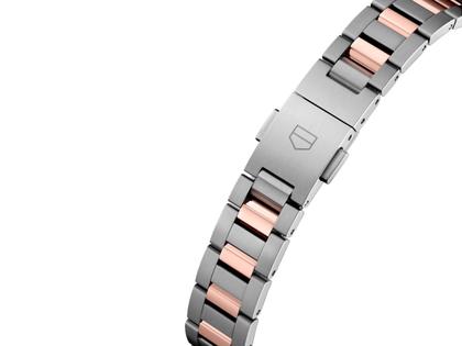 TAG Heuer Carrera Date Automatik Edelstahl 29mm weißes Perlmutt-Zifferblatt zweifarbiges Metallband – Damenuhren Uhr mit Datum aus 750 Rotgold und Edelstahl. Das Gehäuse ist rund und silber-roségold. Das Edelstahlarmband mit Gold ist silber-roségold. Das Zifferblatt ist ein Index in weiß. – Ansicht 5