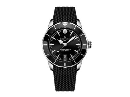 Herrenuhren Uhr mit Datum aus Edelstahl, Kautschuk und Keramik. Das Gehäuse ist rund und silber. Das Kautschuk / Kunststoff / Silikon Armband ist schwarz. Das Zifferblatt ist ein Index in schwarz.