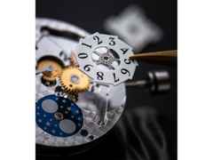 Frederique Constant Manufacture Classic Power Reserve Big Date Limited Edition Automatik Roségold 40mm schwarzes Zifferblatt braunes Lederband – Herrenuhren Uhr mit Datum aus 750 Rotgold und Leder. Das Gehäuse ist rund und roségold. Das Lederarmband Kroko / Alligator ist braun. Das Zifferblatt ist ein Index in schwarz. – Ansicht 3