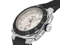 Alpina Seastrong Diver Extreme Automatic GMT Edelstahl 39mm weißes Zifferblatt schwarzes Kautschukband – Herrenuhren Uhr mit Datum aus Edelstahl und Kautschuk. Das Gehäuse ist rund und silber. Das Kautschuk / Kunststoff / Silikon Armband ist schwarz. Das Zifferblatt ist ein Index in weiß. – Ansicht 2