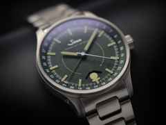Sinn Spezialuhren 308 Jagduhr Automatik Edelstahl 40mm grünes Zifferblatt Metallband – Herrenuhren Uhr mit Datum aus Edelstahl. Das Gehäuse ist rund und silber. Das Edelstahlarmband ist silber. Das Zifferblatt ist ein Index in grün. – Ansicht 6