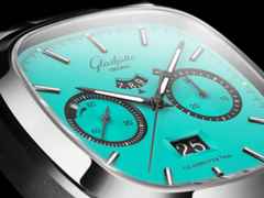 Glashütte Original Seventies Chronograph Panoramadatum Swimming Pool Automatik Edelstahl 40mm türkises Zifferblatt Metallband limitiert – Herrenuhren Chronograph aus 585 Weißgold und Edelstahl. Das Gehäuse ist quadratisch und silber. Das Edelstahlarmband ist silber. Das Zifferblatt ist ein Index in türkis. – Ansicht 4