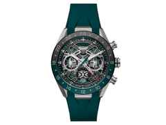 TAG Heuer Carrera Chronograph Extreme Sport Twin Time Automatik Titan 44mm skelettiertes Zifferblatt grünes Kautschukband – Herrenuhren Chronograph aus Kautschuk, Keramik und Titan. Das Gehäuse ist rund und silber. Das Kautschuk / Kunststoff / Silikon Armband ist grün. Das Zifferblatt ist skelettiert und grün.