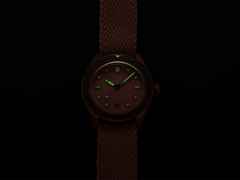 Oris Divers Sixty-Five Cotton Candy Automatik Bronze 38mm pinkes Zifferblatt rosa Textilband – Damenuhren Uhr mit Datum aus Bronze und Leder. Das Gehäuse ist rund und roségold. Das Textilarmband ist rosa. Das Zifferblatt ist ein Index in rosa. – Ansicht 6