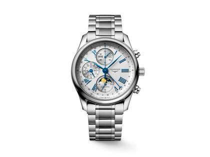 Longines Master Collection Chronograph Mondphase Automatik Edelstahl 40mm silbernes Zifferblatt Metallband – Herrenuhren Chronograph aus Edelstahl. Das Gehäuse ist rund und silber. Das Edelstahlarmband ist silber. Das Zifferblatt ist römisch und silber.