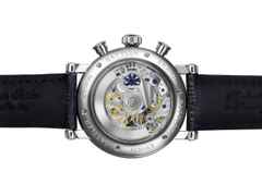 Erwin Sattler Chronograph III S Automatik Edelstahl 44mm blaues Zifferblatt schwarzes Lederband limitiert – Herrenuhren Chronograph aus Edelstahl und Leder. Das Gehäuse ist rund und silber. Das Lederarmband ist schwarz. Das Zifferblatt ist ein Index in blau. – Ansicht 2