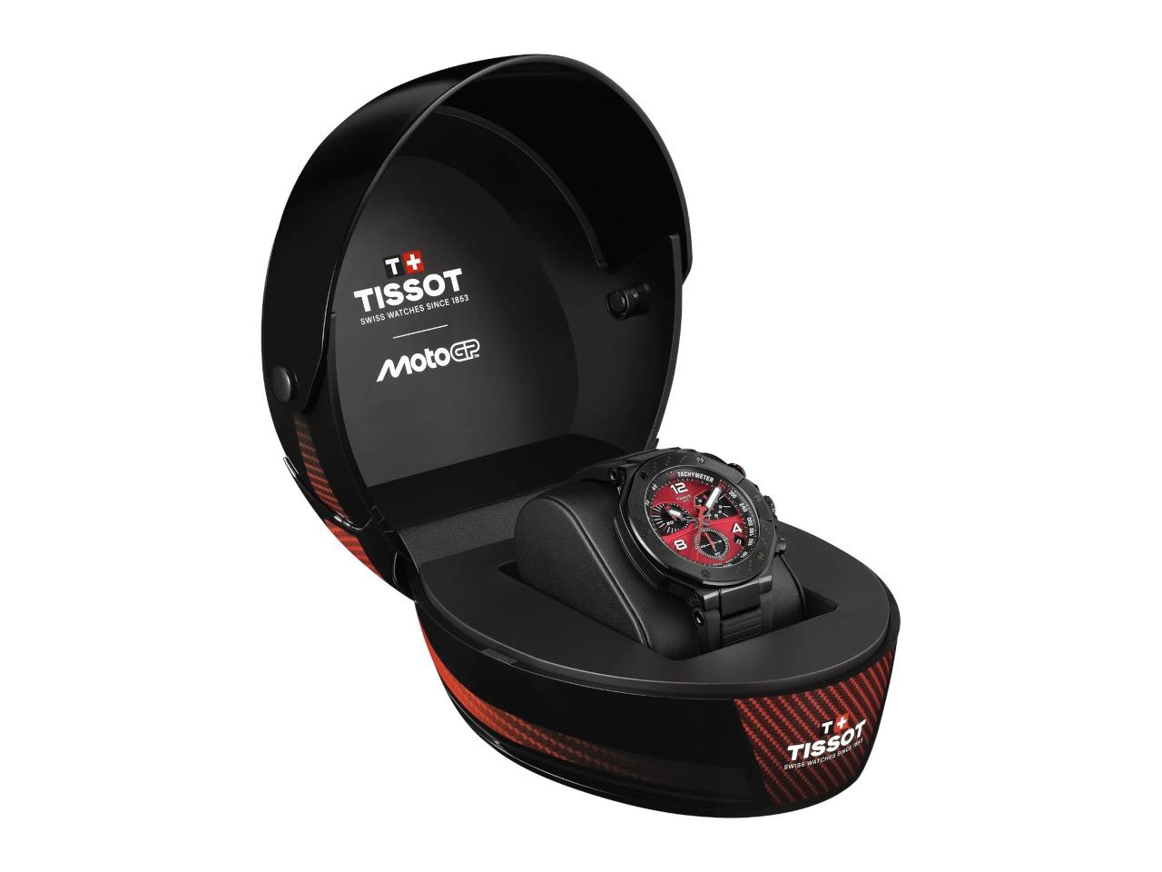 Tissot T-Race MotoGP                    2026 Chronograph Limited Edition Quarz Edelstahl 45mm schwarz-rotes Zifferblatt schwarzes Silikonband – Herrenuhren Chronograph aus Edelstahl und PVD beschichtet. Das Gehäuse ist rund und schwarz. Das Kautschuk / Kunststoff / Silikon Armband ist schwarz. Das Zifferblatt ist ein Index in rot. – Ansicht 7