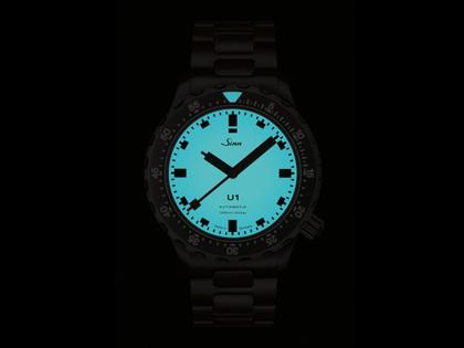 Sinn Spezialuhren U1 S L Automatik U-Boot-Stahl 44mm weißes Zifferblatt Metallband limitiert – Herrenuhren Uhr ohne Datum aus Edelstahl, Kautschuk, Metall und PVD beschichtet. Das Gehäuse ist rund und schwarz. Das Edelstahlarmband ist schwarz. Das Zifferblatt ist ein Index in weiß. – Ansicht 3