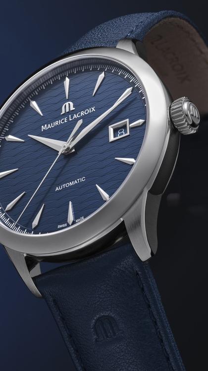 Maurice Lacroix 1975 Legacy Vagues Du Jura Date Automatik Edelstahl 40mm blaues Zifferblatt blaues Lederband limitiert – Herrenuhren Uhr mit Datum aus Edelstahl und Leder. Das Gehäuse ist rund und silber. Das Edelstahlarmband ist blau. Das Zifferblatt ist ein Index in blau. – Ansicht 2