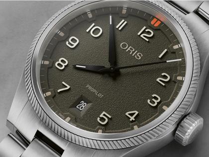 Oris ProPilot Date Automatik Edelstahl 41mm grünes Zifferblatt Metallband – Herrenuhren Uhr mit Datum aus Edelstahl. Das Gehäuse ist rund und silber. Das Edelstahlarmband ist silber. Das Zifferblatt ist arabisch und grün. – Ansicht 4