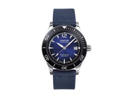 Union Glashütte Noramis Datum Sport Automatik Edelstahl 42mm blaues Zifferblatt Metallband und Textilband – Herrenuhren Uhr mit Datum aus Edelstahl und Keramik. Das Gehäuse ist rund und silber. Das Edelstahlarmband ist silber. Das Zifferblatt ist arabisch Index und blau. – Ansicht 2
