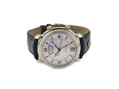 Maurice Lacroix Masterpiece Reveil - Wecker Automatik Edelstahl und Gelbgold 38mm Lederband 20584-1606 Full Set Occasion Refurbished – Herrenuhren Uhr mit Datum aus 750 Gelbgold und Edelstahl. Das Gehäuse ist rund und silber-gelbgold. Das Lederarmband Kroko / Alligator ist blau. Das Zifferblatt ist römisch Index und silber.