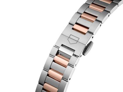 TAG Heuer Carrera Date Automatik Edelstahl 36mm weißes Perlmutt-Zifferblatt mit Brillanten zweifarbiges Metallband – Damenuhren Uhr mit Datum aus 750 Rotgold und Edelstahl. Das Gehäuse ist rund und silber-roségold. Das Edelstahlarmband mit Gold ist silber-roségold. Das Zifferblatt ist ein Index in weiß. – Ansicht 4