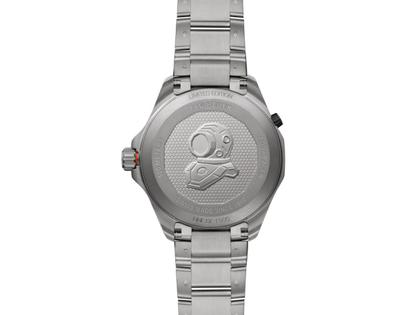 TAG Heuer Aquaracer Professional 500 Date Automatik Titan 42mm schwarzes Zifferblatt Metallband limitiert – Herrenuhren Uhr mit Datum aus Keramik und Titan. Das Gehäuse ist rund und silber. Das Titanarmband ist silber. Das Zifferblatt ist ein Index in schwarz. – Ansicht 5