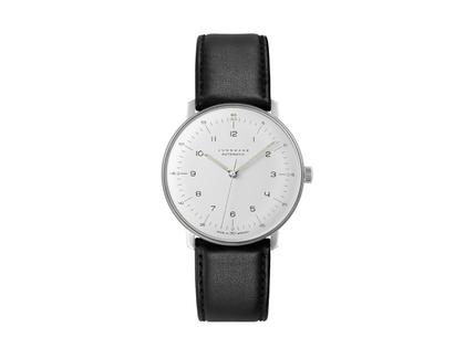 Junghans Max Bill Automatic Edelstahl 38mm silbernes Zifferblatt schwarzes Lederband – Herrenuhren Uhr ohne Datum aus Edelstahl und Leder. Das Gehäuse ist rund und silber. Das Lederarmband ist schwarz. Das Zifferblatt ist arabisch und silber.