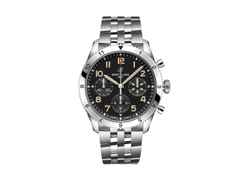 Breitling Classic Avi Chronograph 42 P-51 Mustang Automatik Edelstahl schwarzes Zifferblatt Metallband – Herrenuhren Chronograph aus Edelstahl. Das Gehäuse ist rund und silber. Das Edelstahlarmband ist silber. Das Zifferblatt ist arabisch Index und schwarz.