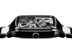 Rado True Square Open Heart Diamonds Automatik Keramik 38mm schwarzes Zifferblatt schwarzes Keramikband limitiert – Herrenuhren Uhr ohne Datum aus Keramik und Titan. Das Gehäuse ist quadratisch und schwarz. Das Keramikarmband ist schwarz. Das Zifferblatt ist skelettiert und schwarz. – Ansicht 3