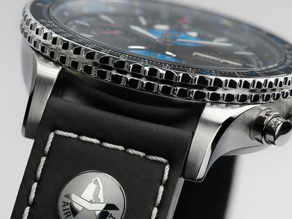 Hamilton Khaki Aviation Converter Air Zermatt Limited Edition Automatik Edelstahl 44mm schwarzes Zifferblatt schwarzes Lederband – Herrenuhren Chronograph aus Edelstahl und Leder. Das Gehäuse ist rund und grau. Das Lederarmband ist schwarz. Das Zifferblatt ist arabisch Index und schwarz. – Ansicht 4