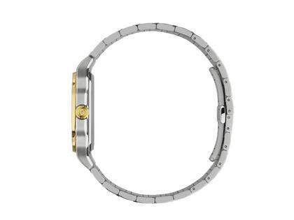Gucci G-Flat Quarz Edelstahl 36mm silbernes Zifferblatt Metallband YA166403 – Herrenuhren Uhr mit Datum aus Edelstahl und vergoldet. Das Gehäuse ist rechteckig und silber-gelbgold. Das Edelstahlarmband ist silber. Das Zifferblatt ist römisch Index und grau. – Ansicht 3
