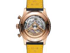 Breitling Navitimer B01 Chronograph 43 Rotgold schwarzes Zifferblatt schwarzes Lederband – Herrenuhren Chronograph aus 750 Rotgold. Das Gehäuse ist rund und roségold. Das Lederarmband Kroko / Alligator ist schwarz. Das Zifferblatt ist ein Index in schwarz. – Ansicht 2