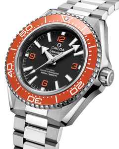 Omega Seamaster Planet Ocean 600M Automatik Edelstahl 42mm schwarzes Zifferblatt orange Keramiklünette Metallband – Herrenuhren Uhr ohne Datum aus Edelstahl und Keramik. Das Gehäuse ist rund und silber. Das Edelstahlarmband ist silber. Das Zifferblatt ist arabisch Index und schwarz. – Ansicht 2